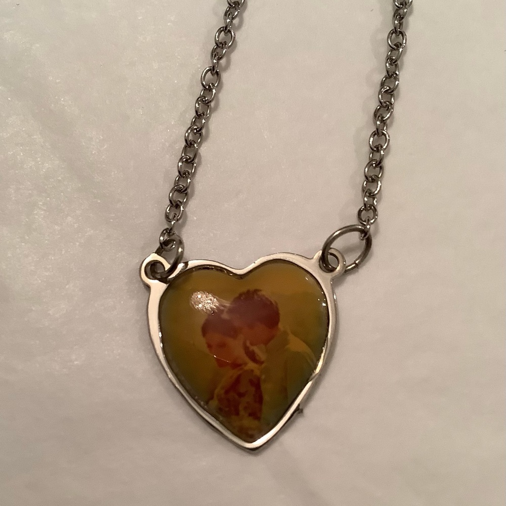 🧡RARE FINDS NWOT Vintage kitsch LOVE STORY pendant necklaces